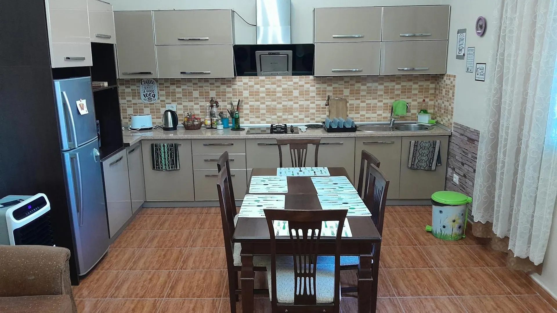Blissful Hostel Шкодер Албания
