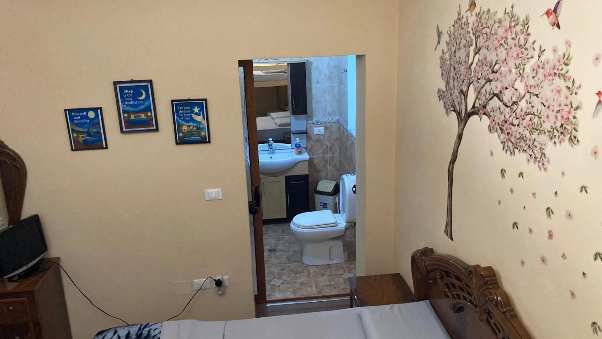 Blissful Hostel Шкодер